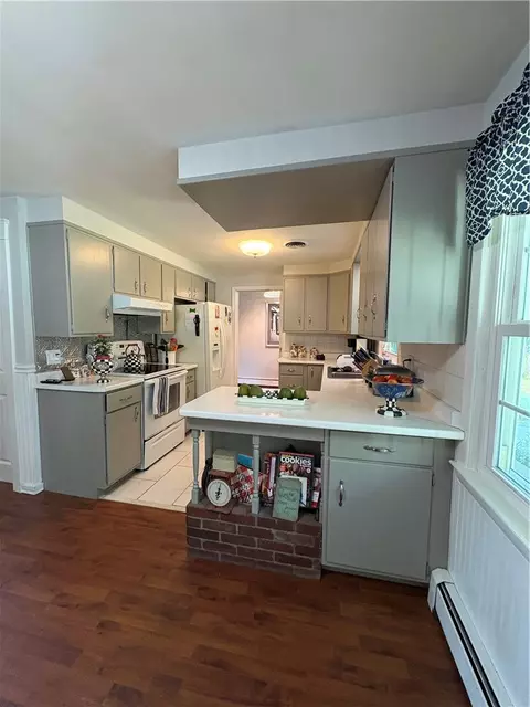 Kitchen - 85 Commonwealth Ave, Warwick, RI 02886 photo 2 of 3