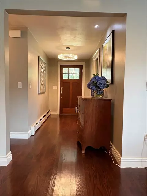Entry Way - 85 Commonwealth Ave, Warwick, RI 02886 photo 3 of 4