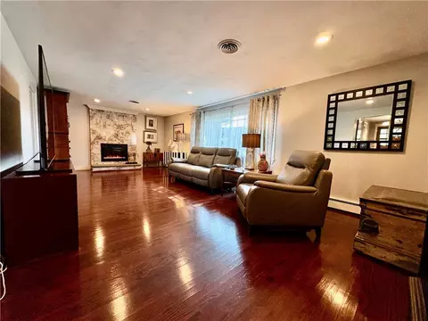 Living - 85 Commonwealth Ave, Warwick, RI 02886 photo 2 of 3