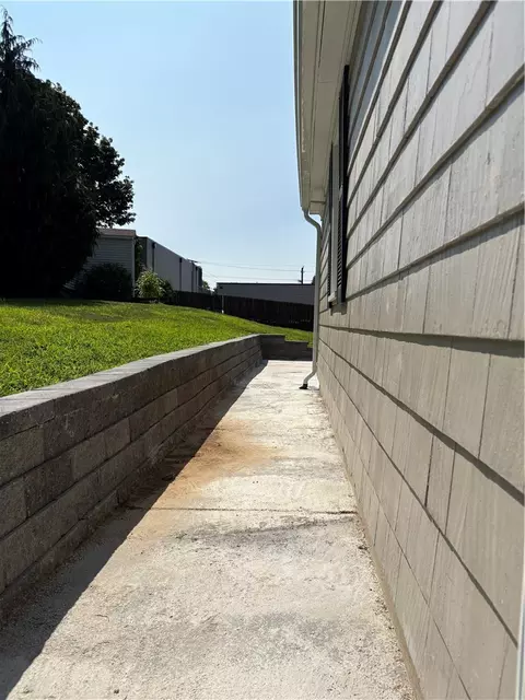 Exterior - 85 Commonwealth Ave, Warwick, RI 02886 photo 4 of 8