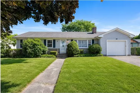 94 Wampanoag Trl, Riverside, RI 02915