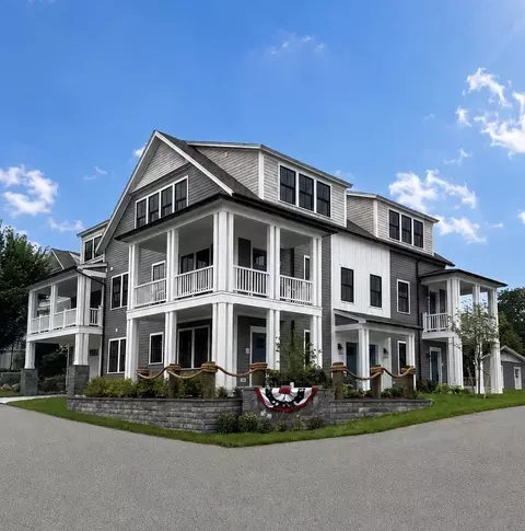 67 Queen St #1C, East Greenwich, RI 02818