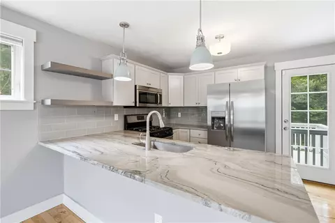 12 Park Ave #13, Narragansett, RI 02882