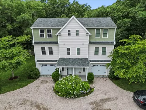 12 Park Ave #13, Narragansett, RI 02882