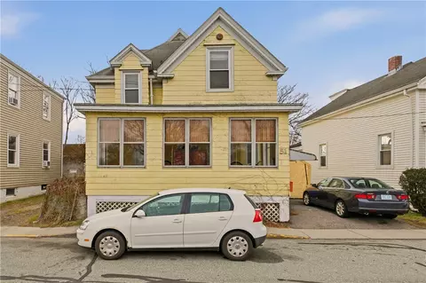 51 Warner St, Newport, RI 02840