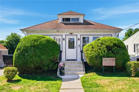 29 Earle St, Cumberland, RI 02864