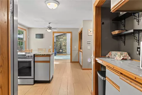 Entry Way - 189 Wolf Rock Rd, Exeter, RI 02822 photo 3 of 5