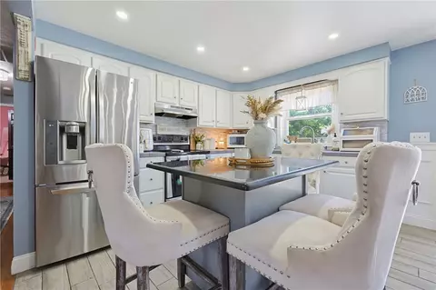 Kitchen - 33 Scott Dr, East Providence, RI 02915 photo 3 of 6