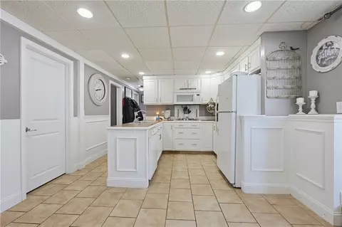 Kitchen - 33 Scott Dr, East Providence, RI 02915 photo 4 of 6