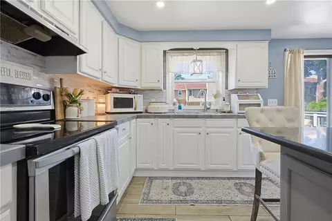 Kitchen - 33 Scott Dr, East Providence, RI 02915 photo 2 of 6