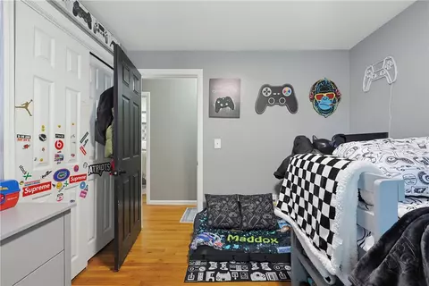 Bedroom - 33 Scott Dr, East Providence, RI 02915 photo 3 of 4