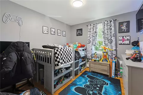 Bedroom - 33 Scott Dr, East Providence, RI 02915 photo 2 of 4