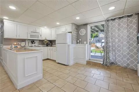 Kitchen - 33 Scott Dr, East Providence, RI 02915 photo 6 of 6