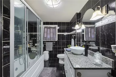 Bath - 33 Scott Dr, East Providence, RI 02915 photo 1 of 4