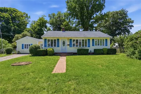 22 Hatfield St, North Kingstown, RI 02852