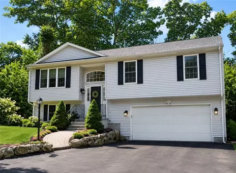 61 Lonsdale St, West Warwick, RI 02893