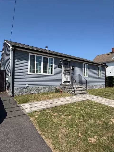 80 Standish Ave, Cranston, RI 02920