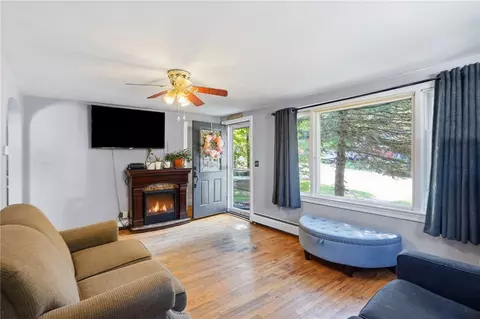 Living - 7 Dexter St, Coventry, RI 02816 photo 2 of 4