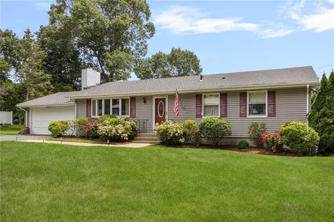68 Birchwood Dr, Narragansett, RI 02882