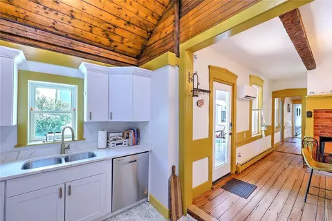 Entry Way - 149 Earle St, Woonsocket, RI 02895 photo 4 of 5