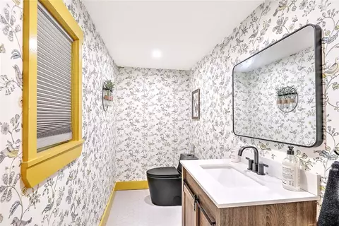Bath - 149 Earle St, Woonsocket, RI 02895 photo 2 of 3