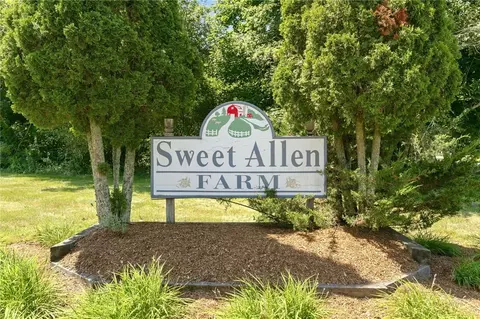 275 Sweet Allen Farm Rd, South Kingstown, RI 02879