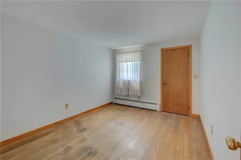 Bedroom - 26 Central Ave, Warren, RI 02885 photo 1 of 5