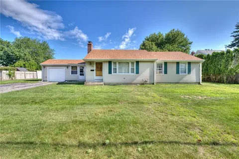 Exterior - 26 Central Ave, Warren, RI 02885 photo 2 of 7
