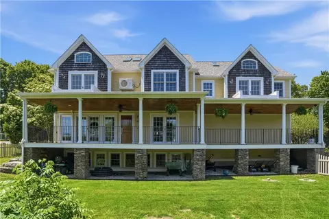 2269 E Main Rd, Portsmouth, RI 02871