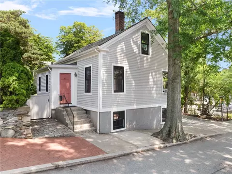 37 Arnold St, Providence, RI 02906