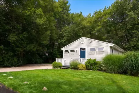 8 Presque Isle Trl, Narragansett, RI 02882
