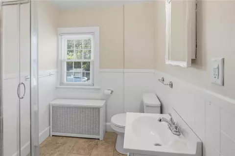 Bath - 43 Ferrier Dr, Warwick, RI 02886 photo 2 of 3