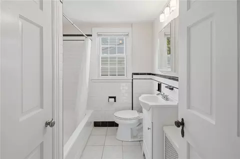 Bath - 43 Ferrier Dr, Warwick, RI 02886 photo 1 of 3