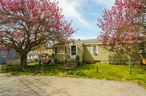 54 Homer St, Newport, RI 02840