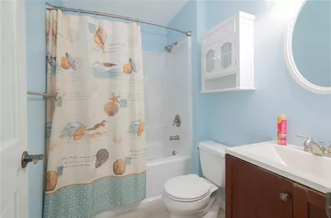 Bath - 19 Apache Dr #E, Westerly, RI 02891 photo 1 of 1