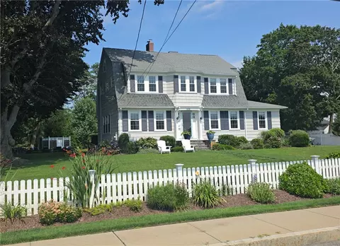 105 New Meadow Rd, Barrington, RI 02806