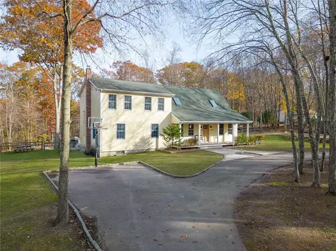 262 North Rd, Hopkinton, RI 02833