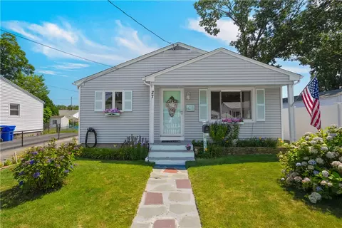 27 Vineyard St, Pawtucket, RI 02860