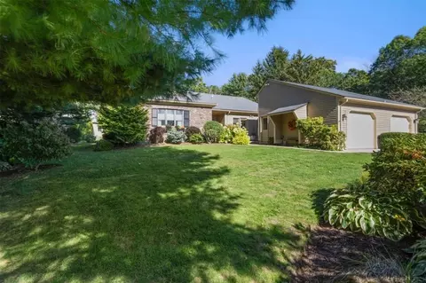 112 Pine Glen Dr #C-2, East Greenwich, RI 02818