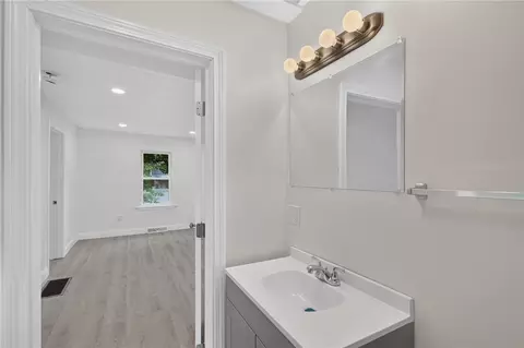 Bath - 5 Lees Ln, Glocester, RI 02814 photo 3 of 4