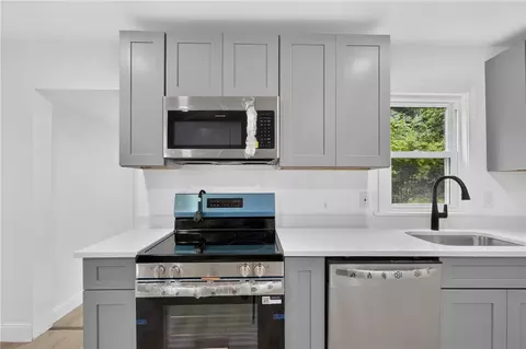 Kitchen - 5 Lees Ln, Glocester, RI 02814 photo 4 of 6