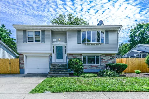 45 North Ave, Providence, RI 02906