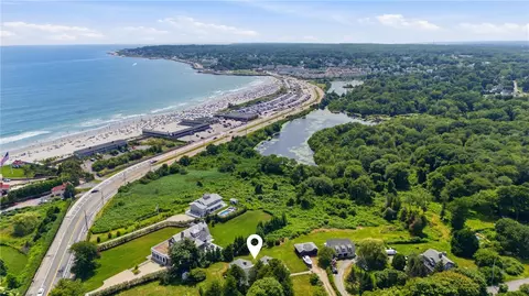 14 Wood Ave, Narragansett, RI 02882