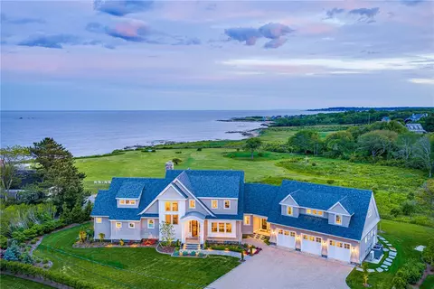 71 Cliff Dr, Narragansett, RI 02882