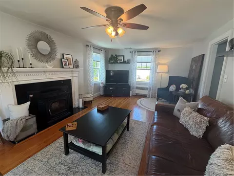 Living - 39 Merry Mount Dr, Warwick, RI 02888 photo 3 of 3