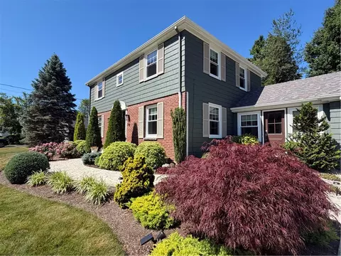 Exterior - 39 Merry Mount Dr, Warwick, RI 02888 photo 4 of 14
