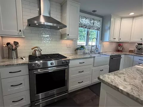 Kitchen - 39 Merry Mount Dr, Warwick, RI 02888 photo 2 of 6