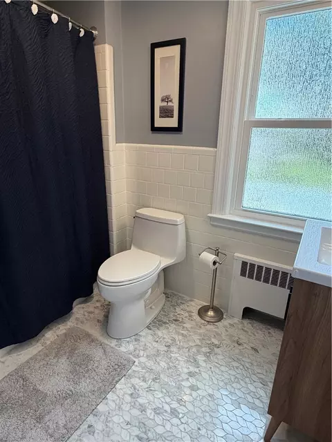 Bath - 39 Merry Mount Dr, Warwick, RI 02888 photo 4 of 4