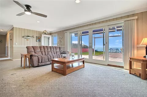 Living - 635 Atlantic Ave, Westerly, RI 02891 photo 2 of 4