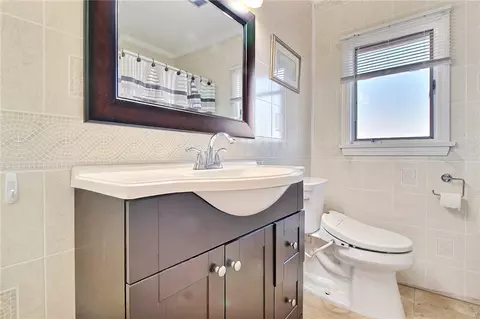 Bath - 635 Atlantic Ave, Westerly, RI 02891 photo 2 of 3